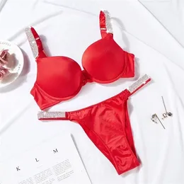 Sexig Bra Set Kvinnor Underkläder Set Lagerie Femininas Smooth Andningsbara Underkläder Lucent Underkläder Bra och Thong Ställ BC Cup Bralette X0526