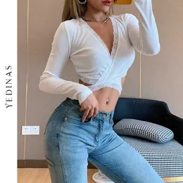 Yedinas 깊은 V 넥 백 붕대 긴 소매 티셔츠 여성 레이스 자르기 탑 슬림 패션 캐주얼 여름 자른 탑 바디 콘 티셔츠 210527