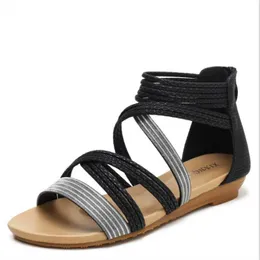 2021 Vår och sommar Ny Cross-Belt Slope med Romerska Sandaler Böhmen Etnisk stil All-Match Holiday Women's Shoes XM019 Y0721