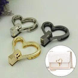 Alloy Catch Buckle Bag Lock Metal Hardware Accessory Turn Twist Hållbar lås Hjärtform Delar Tillbehör