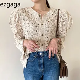 Ezgaga Party Blouse Kvinnor Koreanska Chic Elegant V-Neck Puff Sleeve Single Breasted Hollow Out Flower Shirts Office Lady Knitwear 210430