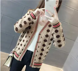 maglione da donna Designer di moda di alta qualità Cardigan con ricamo ape Manica lunga Maglioni lavorati a maglia con bottoni monopetto a contrasto di colore