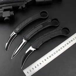 BM Karambit 자동 조류 발톱 칼 D2 블레이드 아연 - 알루미늄 합금 탄소 섬유 시트 손잡이 더블 액션 야외 캠핑 자체 방어 강철 EDC 생존