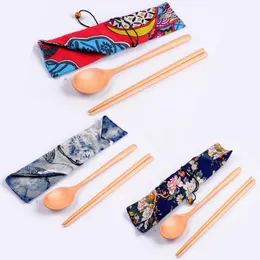 3pcs / set Chinese Chopsticks Spoon Cloth Bag Wooden Dinnerware Set Portable Porslin With Floral Cloth Bag för utomhus resor l