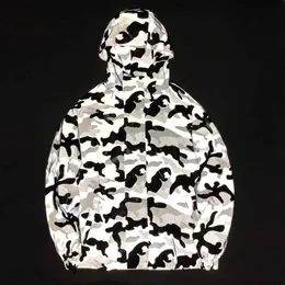 Ny kamouflage Lysande reflekterande jacka Camouflage Reflective Hooded Zipper Windbreaker Vattentät Hip-Hop Streetwear Coats X0621