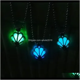 Necklaces & Pendants Drop Delivery 2021 European American Fashion Jewelry Trade Emitting Luminous Heart-Shaped Hollow Shell Pendant Necklace