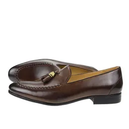 2021 Mens fransskor avslappnade loafers lyxiga män glider på mocassin sko andas chaussure homme zapatos de hombre mäns läder