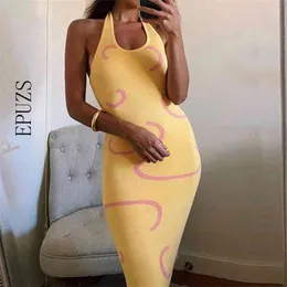 Sexig stickad bodycon maxi klänning kvinnor ärmlös bech klänning halter halsen sommar gul backless party klänningar 210521