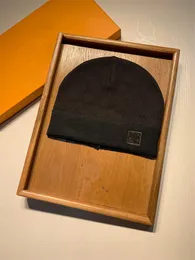 2022 klasyczny projektant czapka zimowa mężczyźni i kobiety Fashion Design czapki z dzianiny jesień wełniany kapelusz list żakardowy Unisex ciepła czapka z czaszkami
