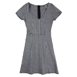 Kanske U Empire A-Line Plaid V Neck Kortärmad Mini Klänning Svart Sommar Casual Corean D1069 210529