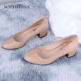 Sophitina Office Kobiety Pompy Dojrzałe Round Toe Square Obcasy Med Płytkie Wysokiej Jakości Sheepsskin Buty Wygodne Pompy SC646 210513