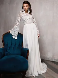 Graceful White Wedding Dress Lace Appliques Långärmade OS Neck Brudklänningar Lace Up Golvlängd Robe de Marie