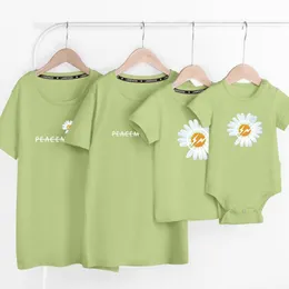 Aile Bak Eşleştirme Kıyafetler T-Shirt Giyim Anne Baba Oğul Kızı Çocuklar Bebek Kısa Kollu Sevimli Baskı 210429