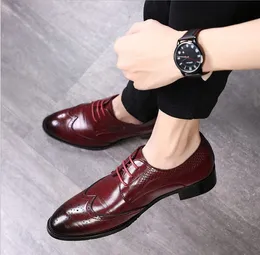Przylotów Sukienka Luxurys Mężczyźni Buty Prawdziwej Skóry Projektant Oxford Formalne Biuro Ślubne Brogue Designer Business Shoes Black Brown