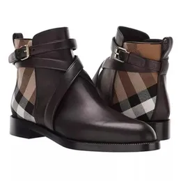 Homens sapatos moda tendência selvagem britânica handmade marrom pu checkered cinto ajuste fivela cross personalidade personalidade tornozelo botas ku042 211216