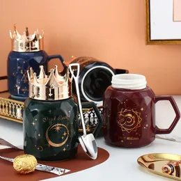 Кружки yjbd водяной чашки с крышкой ложки Crown Simple Office Art Ceramic Nordic Ins мужчина личность