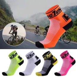 Outdoor Unisex sports socks high performance anti friction middle tube cycling sockings breathable and thin summer hose six colors choose