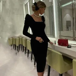 2021 Arabiska kvällsklänningar Fyrkantiga nacke Långärmade Sjöfrö Velvet Te Längd Dubai Prom Party Gown Dress