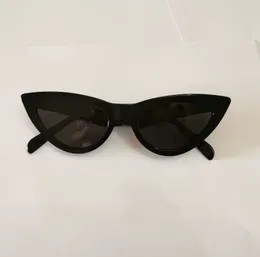 Classic Black Grey Cat Eye Solglasögon för kvinnor 40019 Solglasögon Fashion Solglasögon Gafas de Sol med låda