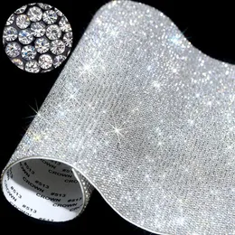 DIYの装飾車のためのガムダイヤモンドのスティックが付いている自己接着性ラインストーンステッカーシートのクリスタルツールリボンについて20 * 24cm