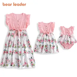 Bear Leader Summer Mother Daughter Dresses Floral Casual Bowtie Clothes Family Matching Outfit Mom Girls and Baby Patchwork Suit 210708
