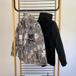 Piumino da uomo di design famoso Co-branded Canada Cappotto invernale con cappuccio Foglia d'acero Camouflage Giacche comode e calde Uomo Donna Abbigliamento Antivento XS-XXL