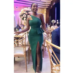 Hunter Green 2021 Mermaid Jubledsaid Dresses Side Counter Side Peplum African Garden Wedding Guys Maid of Honor Dress Press Plus Size