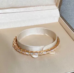 2022 Luxuriöses Bettelarmband im klassischen Diamant-Armreif-Stil mit Diamant und Muschel, Designer-Schmuck, Bijoux für die berühmte Hochzeitsfeier einer Dame, im Karton PS4900