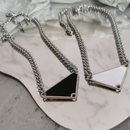 ヒップホップジュエリーストランドネックレスゴージャスな逆三角形シルバーチェーンファッションメンズレディース黒と白のネックレス