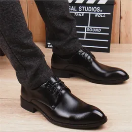 男性のイギリスのカジュアルシューズ男性オックスフォードファッションビジネスドレスPONTU Chaussures Homme