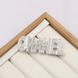 Projektantka broszka Letery Diamentowe broszki pin geometryczne luksusowe złote srebrne kryształowe szpilki dhinestone dla kobiet akcesoria biżuterii