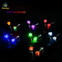 ノベルティ照明発光LEDイヤリングスタッド点滅点滅イヤリングダンスパーティのアクセサリーデコレーションクリスマスプレゼント男性女性ママのためのクリスマスプレゼント