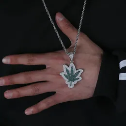 Hänge halsband Hip Hop Green White Cz Stone asfalterade bling ut Annabis Leaf Pendants för män Rapper smycken droppe