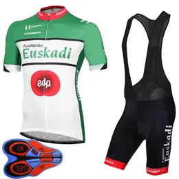 Euskadi 팀 Ropa Ciclismo 통기성 남성 사이클링 짧은 소매 유니폼 및 반바지 세트 여름 도로 경주 의류 야외 자전거 유니폼 스포츠 정장 S21050602