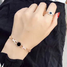 Yun Ruo Fashion Black Roman Number Bangle Lover Cuff Rose Gold Färg Titanium Stål Smycken Kvinna Gå aldrig Fade Drop Shipping Q0717