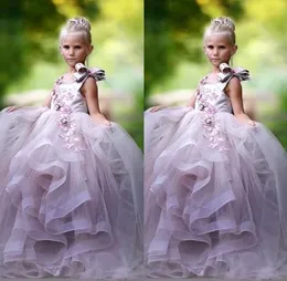 Pretty Princess Ball Gown Flower Girl Dresses 3D Floral Appliques Bow Gilrs Pageant Klänning Fluffy Tulle Lång Födelsedagklänning CG001