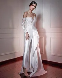 White Jumpsuits Wedding Dress Ruched Satin Apppliqued Lace Robe de Marie Custom Made Långärmad Smånad Boho Bride Klänning