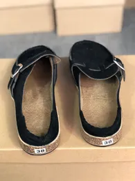 2021 kvinnor desginer sandaler mode platt tofflor med spänne bottome booties leopard glides sommar strand casual skor stora storlekar toppkvalitet w12