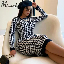 Missakso houndstooth 인쇄 패치 워크 Bodycon 드레스 봄 여성 streetwear 파티 블랙 O 넥 긴 소매 미디 드레스 210625