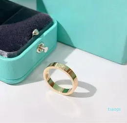 coppia di stilisti di lusso anello con scritta chiara pregevole fattura scatola di gioielli di fidanzamento piena personalità regali in oro e argento