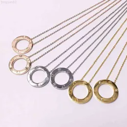 Hänge Smycken Halsband kvinnlig klassisk cirkelform Titan Mode aurum Silver Rose Gold trend mångsidigt par med låda