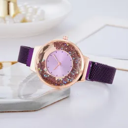 女性の時計Quartz Watch 38mmファッションモダンな腕時計防水腕時計モントレデュルクプレゼントカラー18