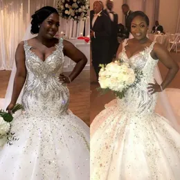 Sparkly Syrenka Plus Size Sukienki ślubne 2022 Luksusowe Zroszony Kryształ V-Neck African Nigerii Kaplica Pociąg Trąbka Suknia Ślubna