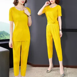 2021 Summer Issey pleated sets Simple and fashionable all-match short-sleeved loose T-shirt + casual briefs women two-piece suit Y0625