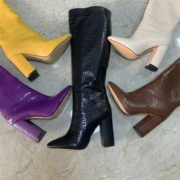 Inverno Faux Couro Mulheres Joelho Botas Altas Botas pontiagudas Toe Long Chunky Block Saltos Sapatos Tamanho 41 42 43 211104