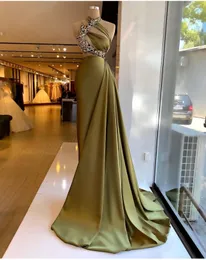 Eleganckie zielone suknie wieczorowe syrenka Halter Neck zroszony kryształowa sukienka na studniówkę z pociągiem formalne sukienki na przyjęcie Custom Made Robe de mari￩e