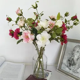 Dekoracyjne kwiaty Wieńce 7 sztuk Fałszywy krótki trzon dzika róża (3 heads'piece) 19.69 "Długość symulacja chińskie róże na wesele Home Artifici