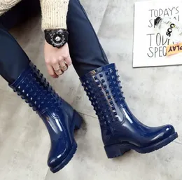 2022 Vattentät kvinnlig PVC Mid Boots Kvinnor Fashion Shoes Hot Style Girls Rain Boats