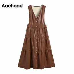 Aachoae Chic V Neck PU Faux Leather Dress Women Vintage senza maniche increspato marrone Midi Dress Fashion abiti pieghettati Vestidos 210413