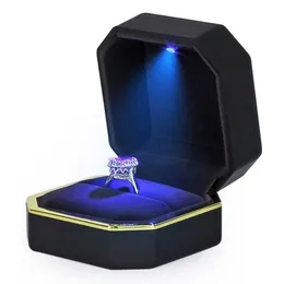 3 Colorluxury Bransoletka Box Square Velvet Obrączka Obrączka Case Biżuteria Pudełko Z LED Światło do Włodzenia Zaręczyny Wniosek 211014